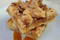 Homemade Apple Crumble Bars Recipe