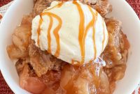 Slow Cooker Apple Cobbler Recipe with Cinnamon