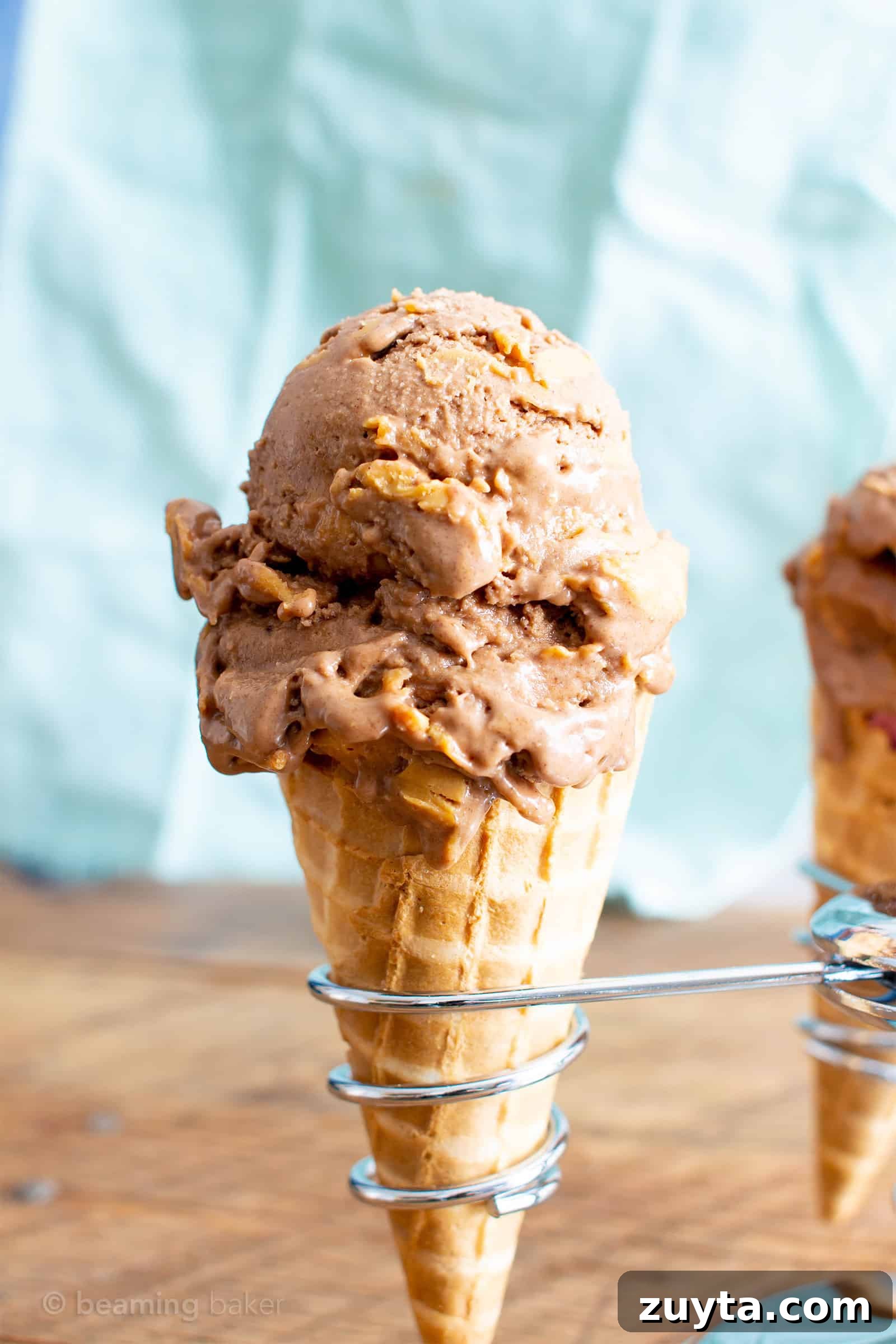 Healthy No Sugar Added Chocolate Peanut Butter Ice Cream (V, DF): a super easy, 5-ingredient recipe for the BEST deliciously creamy and chocolatey no churn peanut butter ice cream. #Vegan #DairyFree #IceCream #Paleo option #HealthyDesserts #PeanutButter #NoSugarAdded #Bananas | Recipe at BeamingBaker.com