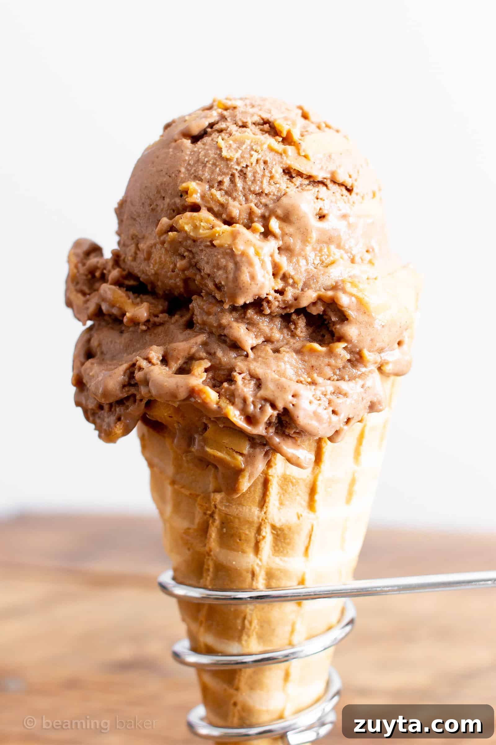Healthy No Sugar Added Chocolate Peanut Butter Ice Cream (V, DF): a super easy, 5-ingredient recipe for the BEST deliciously creamy and chocolatey no churn peanut butter ice cream. #Vegan #DairyFree #IceCream #Paleo option #HealthyDesserts #PeanutButter #NoSugarAdded #Bananas | Recipe at BeamingBaker.com