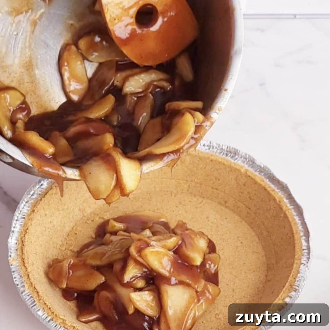apple pie with graham cracker crust - step 3