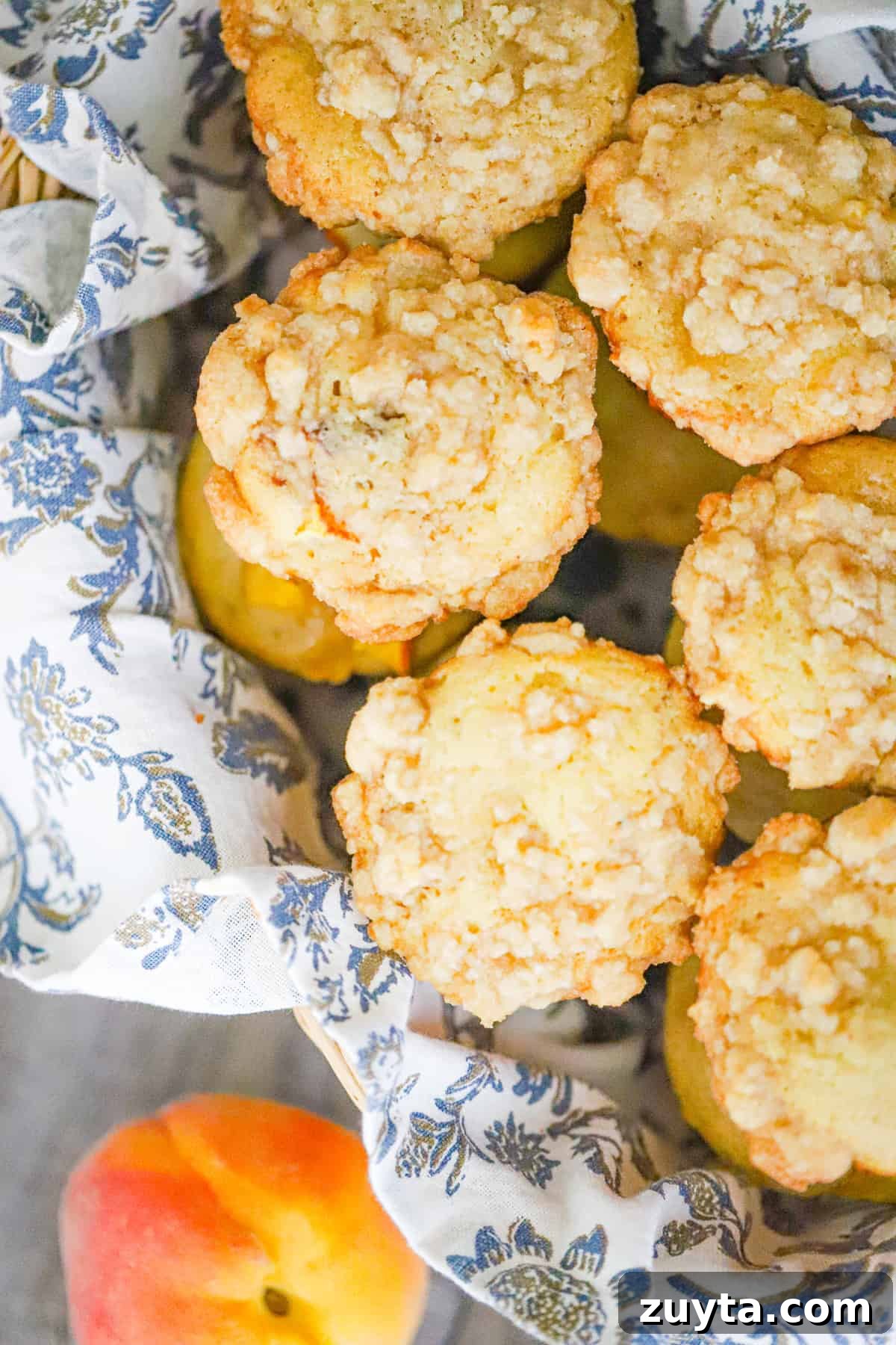 Peach Muffins with Crumble Topping Recipe 6 MUFFINS WITH PEACHES RECIPE