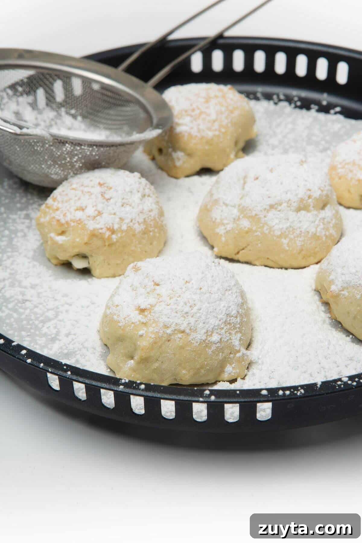 Air Fryer Oreos Recipe: Crispy, Gooey Dessert 11 air fried oreos sprinkled with powdered sugar