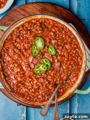 Baked beans with ground beef.